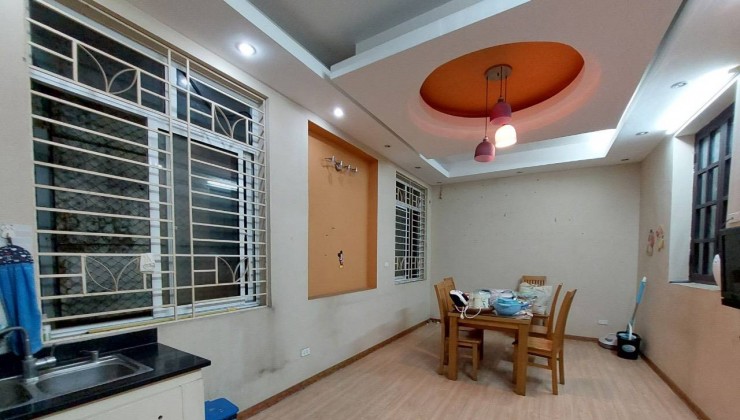 Cho Thuê nhà ngõ kinh doanh phố Hoàng Quốc Việt, Cầu Giấy- Sân rộng